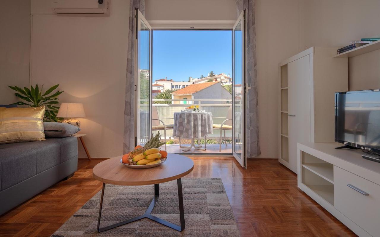 Apartments Margita Hvar Town Exterior photo